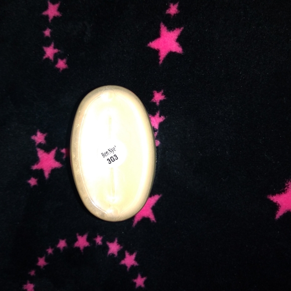 Ben Nye Banana Powder NWT - Picture 3 of 3